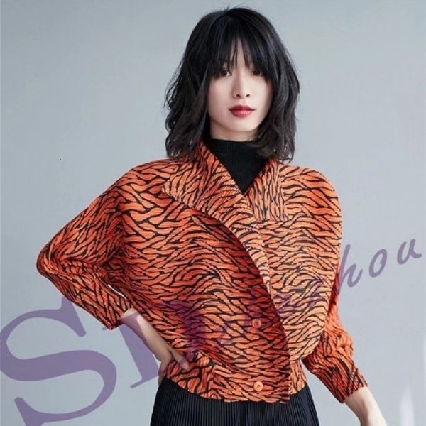 dresses miiyake fashion fold nine points sleeve leopard print single breasted turndown collar coat, White
dresses miiyake fashion fold nine points sleeve leopard print single breasted turndown collar coat, White