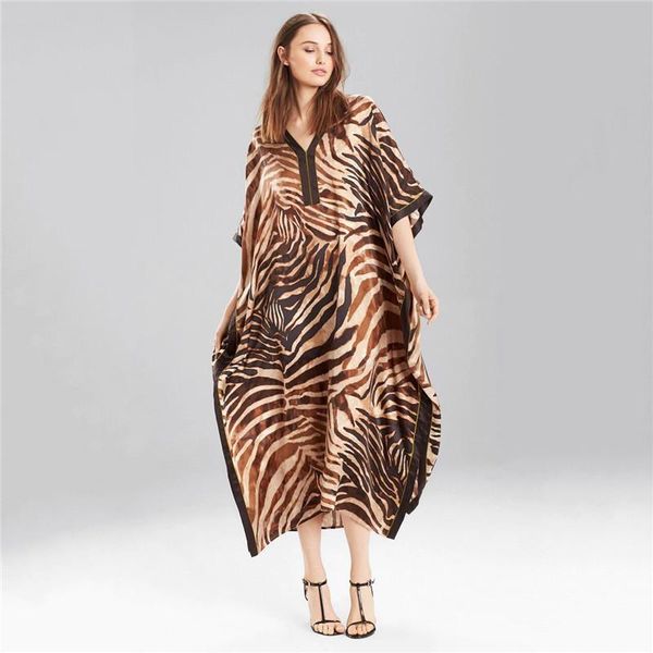 maio feminino praia 2021 bikini pareo swimwear coverup plus size tunics sarong swimsuit cover up beach brown stripes print loose women', White;black
maio feminino praia 2021 bikini pareo swimwear coverup plus size tunics sarong swimsuit cover up beach brown stripes print loose women', White;black