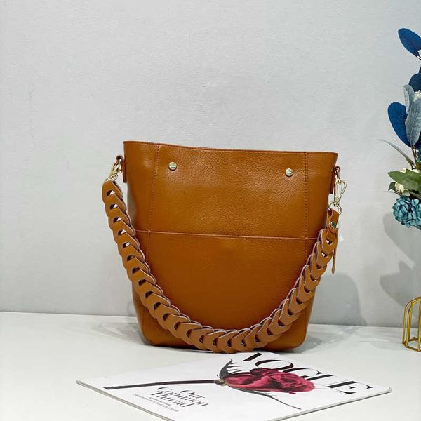 luxury handbags fashion women's 2021 versatile layer cow natural falling pattern bucket leather one shoulder msenger bag 9502
luxury handbags fashion women's 2021 versatile layer cow natural falling pattern bucket leather one shoulder msenger bag 9502