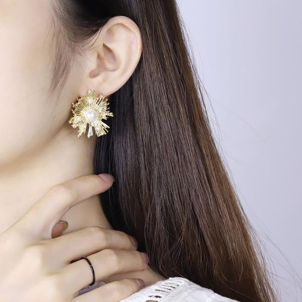 stud golden pearl earrings retro hong kong style exaggerated irregular big net red temperament female sale, Golden;silver
stud golden pearl earrings retro hong kong style exaggerated irregular big net red temperament female sale, Golden;silver