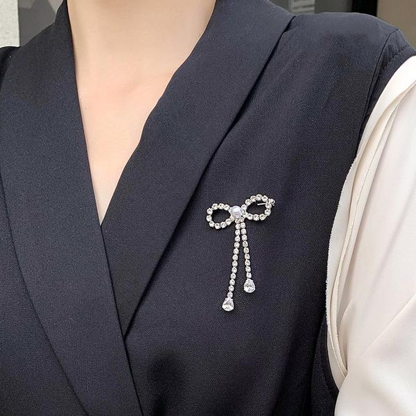 pins, brooches ustar shiny bowknot crystal tassel pins for women pearl female suit accessories fashion jewelry gifts, Gray
pins, brooches ustar shiny bowknot crystal tassel pins for women pearl female suit accessories fashion jewelry gifts, Gray