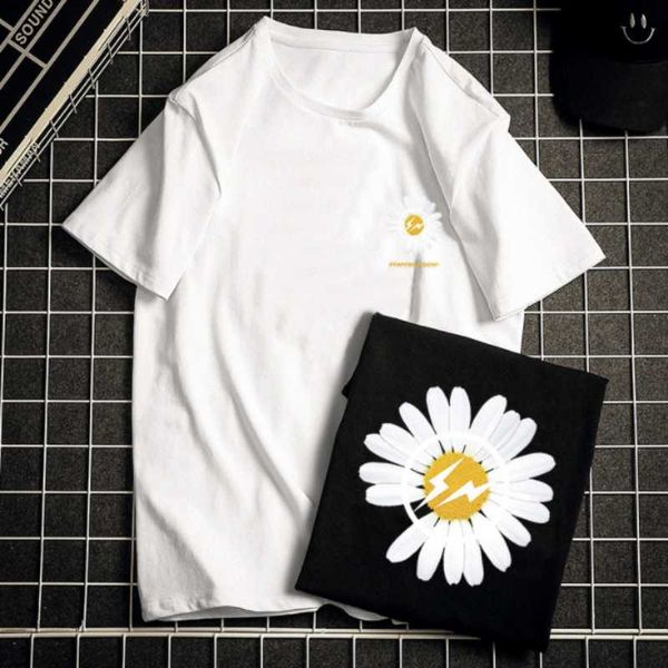 men's t-shirts 2021 summer and women's fashion print little chrysanthemum star with the same style oversized hip-hop short-sleeved, White;black
men's t-shirts 2021 summer and women's fashion print little chrysanthemum star with the same style oversized hip-hop short-sleeved, White;black