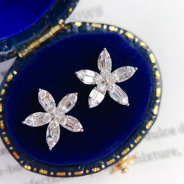 stud delicate crystal flower earrings for women full bling cubic zirconia stylish lady's accessories party jewelry, Golden;silver
stud delicate crystal flower earrings for women full bling cubic zirconia stylish lady's accessories party jewelry, Golden;silver