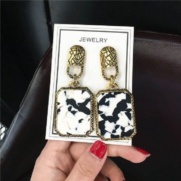 vintage exaggerated acrylic stone pattern geometric pendant stud earrings for women girls fashion luxury designer silver post, Golden;silver
vintage exaggerated acrylic stone pattern geometric pendant stud earrings for women girls fashion luxury designer silver post, Golden;silver