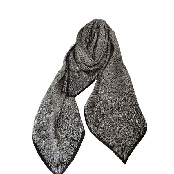 luxury twill hand-rolled silk scarf pure square spring and autumn braided printing 90 shawl, Blue;gray
luxury twill hand-rolled silk scarf pure square spring and autumn braided printing 90 shawl, Blue;gray