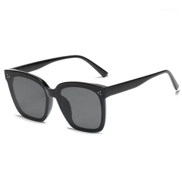 men brand designer sunglasses korean classic gm polarized light sun glasses fashion star version male retro eyeswear, White;black
men brand designer sunglasses korean classic gm polarized light sun glasses fashion star version male retro eyeswear, White;black