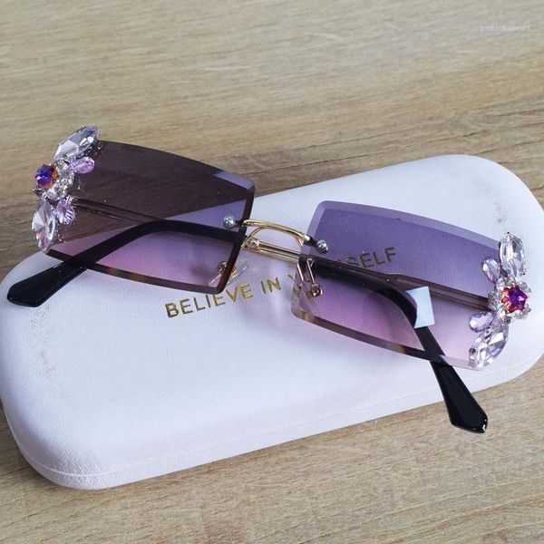 rimless diamond inlaid sunglasses women's round face small square frame korean version, White;black
rimless diamond inlaid sunglasses women's round face small square frame korean version, White;black