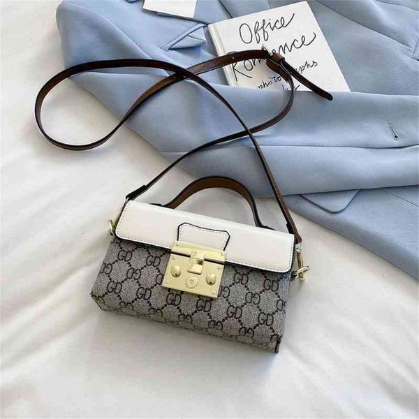 this year's popular printed hand-held women's
this year's popular printed hand-held women's