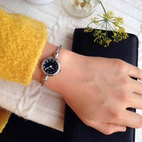 wristwatches simple silver women watches elegant small bracelet female clock 2021 bgg fashion brand roman dial retro ladies gift, Slivery;brown
wristwatches simple silver women watches elegant small bracelet female clock 2021 bgg fashion brand roman dial retro ladies gift, Slivery;brown