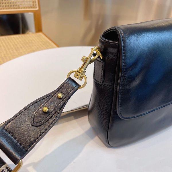 evening bags classic pure leather shoulder bag messenger super show temperament compact and practical versatile female 6032
evening bags classic pure leather shoulder bag messenger super show temperament compact and practical versatile female 6032