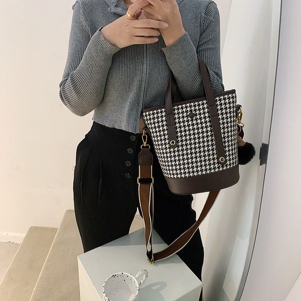 fashion bag bucket 2020 popular portable ins retro tide letter new shoulder messenger women wild fkxqs
fashion bag bucket 2020 popular portable ins retro tide letter new shoulder messenger women wild fkxqs