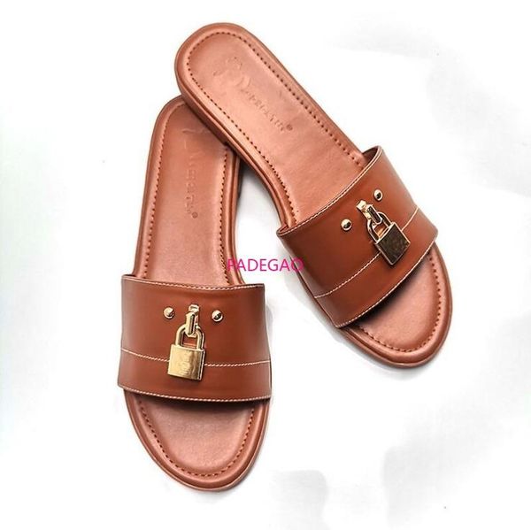 slippers spring/summer 2021 leather lock it women sandals flat bottom non-slip durable casual wild home beach ladies mules, Black
slippers spring/summer 2021 leather lock it women sandals flat bottom non-slip durable casual wild home beach ladies mules, Black
