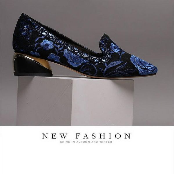 chinese style embroidery flower single shoes woman,pointed toe women mid heels,slip on,female footware,blue,purple dress, Black
chinese style embroidery flower single shoes woman,pointed toe women mid heels,slip on,female footware,blue,purple dress, Black
