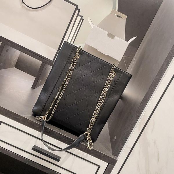 evening bags the ladies shoulder bag has a large capacity and different styles can hold. fashion messenger handbag female 2038
evening bags the ladies shoulder bag has a large capacity and different styles can hold. fashion messenger handbag female 2038