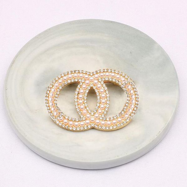 classic brand designer letters pattern chain brooch women gold crystal rhinestone pearl broochs fashion temperament simple ladies party jewe, Gray
classic brand designer letters pattern chain brooch women gold crystal rhinestone pearl broochs fashion temperament simple ladies party jewe, Gray