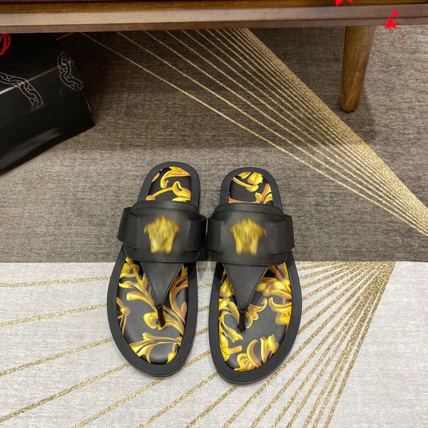 luxurys men slippers designer rubber slides sandal mens designers flat fashion shoes beach flip flops flower with box size 39-45 -g370, Black
luxurys men slippers designer rubber slides sandal mens designers flat fashion shoes beach flip flops flower with box size 39-45 -g370, Black
