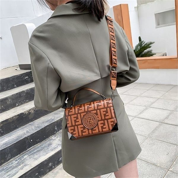 sale 90% off new broadband small square women's retro port style single shoulder versatile messenger bag wholesale store
sale 90% off new broadband small square women's retro port style single shoulder versatile messenger bag wholesale store