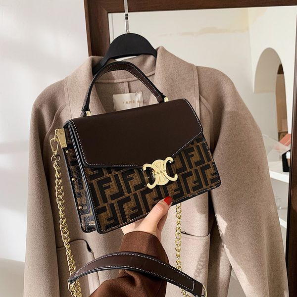 small female 2021 new trend fashion one shoulder texture foreign style oblique cross small square bag
small female 2021 new trend fashion one shoulder texture foreign style oblique cross small square bag