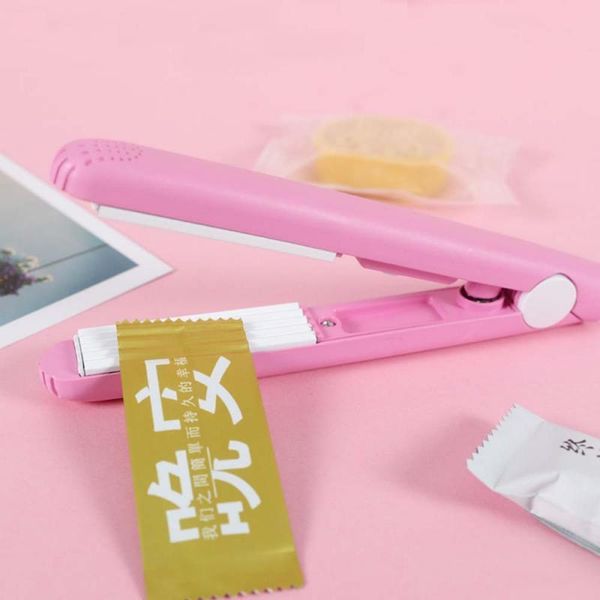 bag clips 1pc portable mini vacuum handheld electric heat sealing machine candy color kitchen supplies
bag clips 1pc portable mini vacuum handheld electric heat sealing machine candy color kitchen supplies