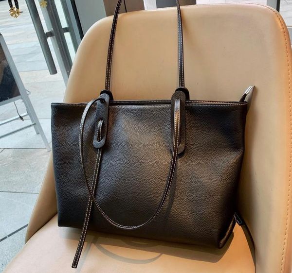 women's large-capacity shoulder bag 2021 spring and summer models all-match fashion outdoor messenger leather handbags simple tote larg 
women's large-capacity shoulder bag 2021 spring and summer models all-match fashion outdoor messenger leather handbags simple tote larg