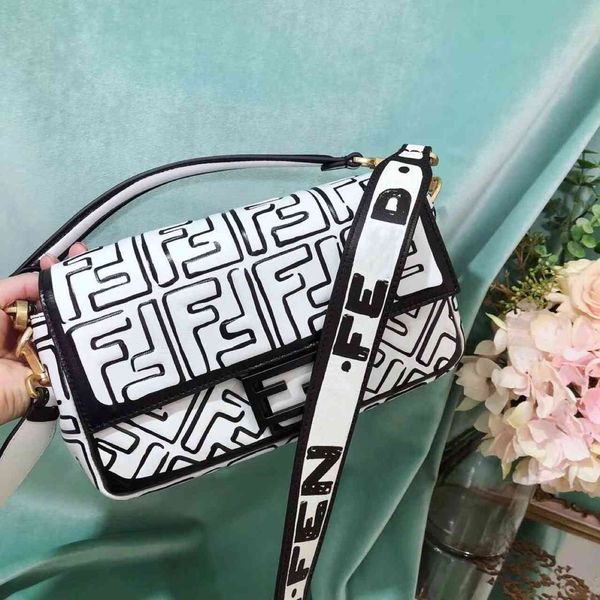 black and white embossed sheepskin stick net red same type underarm portable one shoulder slant span small bag girl
black and white embossed sheepskin stick net red same type underarm portable one shoulder slant span small bag girl
