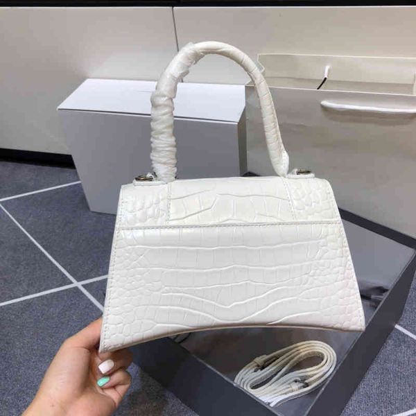 2022 factory wholesale new model luxury ladies casual grain leather classic shoulder female bags, Blue;pink
2022 factory wholesale new model luxury ladies casual grain leather classic shoulder female bags, Blue;pink