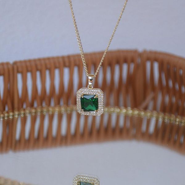 pendant necklaces classic luxury vintage green cubic zirconia necklace for woman simple exquisite shining crystal gold clavicle chain, Silver
pendant necklaces classic luxury vintage green cubic zirconia necklace for woman simple exquisite shining crystal gold clavicle chain, Silver