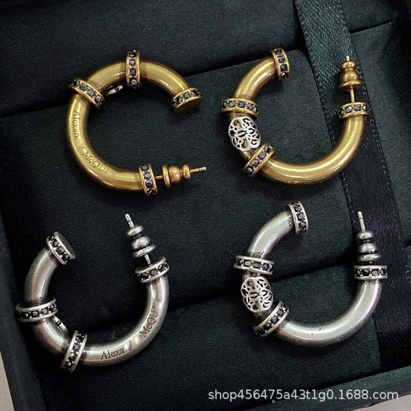the new maijia letter earrings are designed in a small fashion, gold silver two-color earrings, and made of female brass, Golden
the new maijia letter earrings are designed in a small fashion, gold silver two-color earrings, and made of female brass, Golden