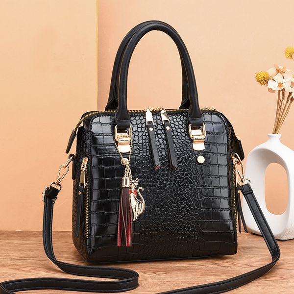 handbag women's satchel pattern embossed 2021 winter single shoulder bag fashion atmosphere, Black;red
handbag women's satchel pattern embossed 2021 winter single shoulder bag fashion atmosphere, Black;red