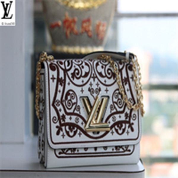 brand designer luxury v749 m50323 embroidered crossbody bag women handbags iconic bags handles shoulder bags totes cross body bag clutch, Red;black
brand designer luxury v749 m50323 embroidered crossbody bag women handbags iconic bags handles shoulder bags totes cross body bag clutch, Red;black