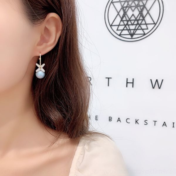 cuTe s925 silver needle korea east gate temperament pearl pearl and female earrings fashion spring and summer zircon stud earrings, Golden;silver
cuTe s925 silver needle korea east gate temperament pearl pearl and female earrings fashion spring and summer zircon stud earrings, Golden;silver