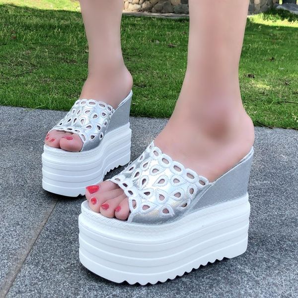 slippers 2021 summer women buckle design black white platform sandals comfortable thick sole beach shoes 13cm
slippers 2021 summer women buckle design black white platform sandals comfortable thick sole beach shoes 13cm