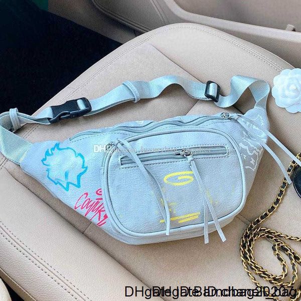 brand crossbody belt luxury designer fannypack fashion graffiti waist bag oil wax leather women handbags patchwork 3
brand crossbody belt luxury designer fannypack fashion graffiti waist bag oil wax leather women handbags patchwork 3