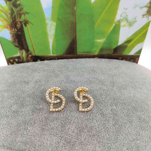 gift box earrings show brass letter pearl jewelry s925 silver needle short simple fashion earrings, Golden
gift box earrings show brass letter pearl jewelry s925 silver needle short simple fashion earrings, Golden