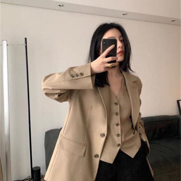 spring and autumn women's blazer casual solid color single-breasted pocket decoration loose jacket 211019, White;black
spring and autumn women's blazer casual solid color single-breasted pocket decoration loose jacket 211019, White;black