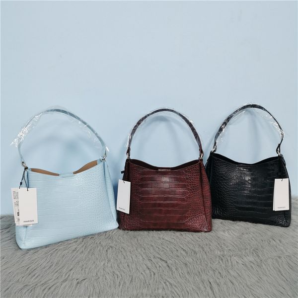 new mg c-roco-dile pattern bucket bag single shoulder messenger fashion bucket bag
new mg c-roco-dile pattern bucket bag single shoulder messenger fashion bucket bag