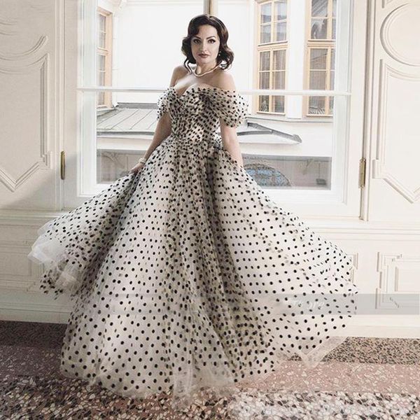 elegant polka dots tulle prom dresses sweetheart off the shoulder ball gown formal floor-length ruched midi party dresse, White;black
elegant polka dots tulle prom dresses sweetheart off the shoulder ball gown formal floor-length ruched midi party dresse, White;black