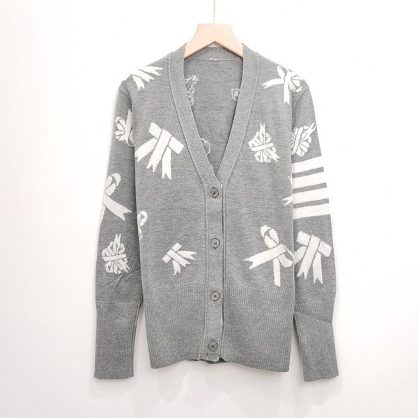 sweater knit tb 2021 yang ying's same bow pattern v-neck four bar long sleeve women's cardigan, White;black 
sweater knit tb 2021 yang ying's same bow pattern v-neck four bar long sleeve women's cardigan, White;black