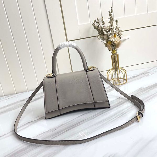 wholesale prices women business shoulder bag profession female totes bags pochette handbag 50799 fashion lady genuine leather clutch purse 2
wholesale prices women business shoulder bag profession female totes bags pochette handbag 50799 fashion lady genuine leather clutch purse 2