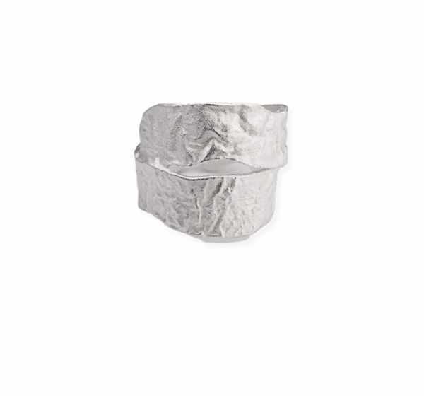 original design retro old ring hand hammer tin foil pattern simple personality 925 silver opening adjustable all-match jewelry
original design retro old ring hand hammer tin foil pattern simple personality 925 silver opening adjustable all-match jewelry