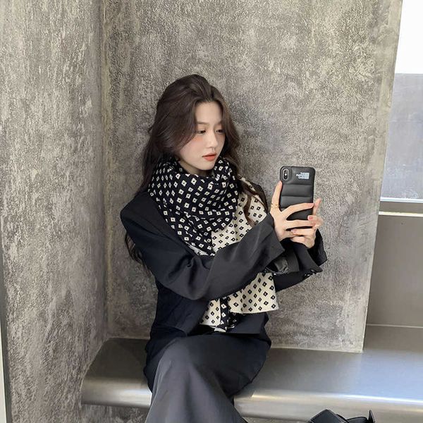 small square lattice imitation cashmere double-sided color matching warm bib with shawl scarf for women in winter, Blue;gray
small square lattice imitation cashmere double-sided color matching warm bib with shawl scarf for women in winter, Blue;gray