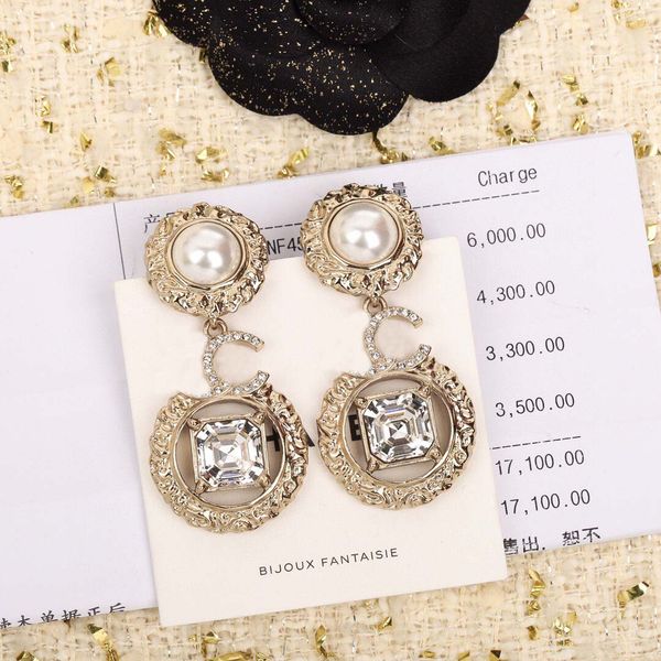 2022 charm dangle drop earring with diamond and crystal in 18k gold plated for women wedding jewelry gift have box stamp ps7161, Golden
2022 charm dangle drop earring with diamond and crystal in 18k gold plated for women wedding jewelry gift have box stamp ps7161, Golden