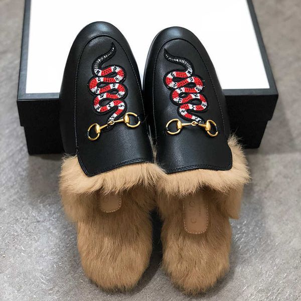 2022 luxury designer boots men slippers princetown fur mules flat chain ladies casual shoes women mens loafers muller slipper slides sandal, Black
2022 luxury designer boots men slippers princetown fur mules flat chain ladies casual shoes women mens loafers muller slipper slides sandal, Black