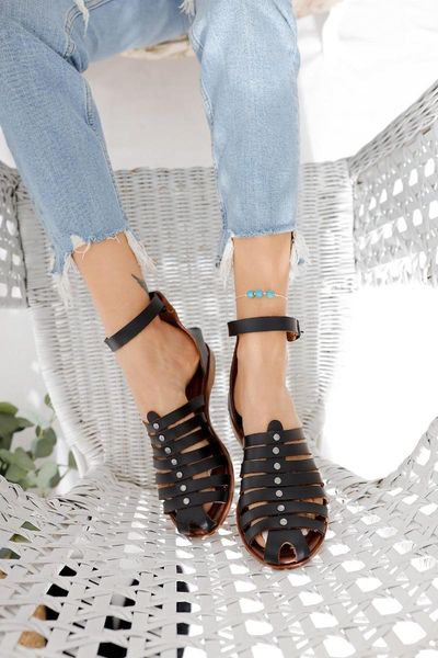 sandals women's black genuine leather fingers have closed basement 
sandals women's black genuine leather fingers have closed basement