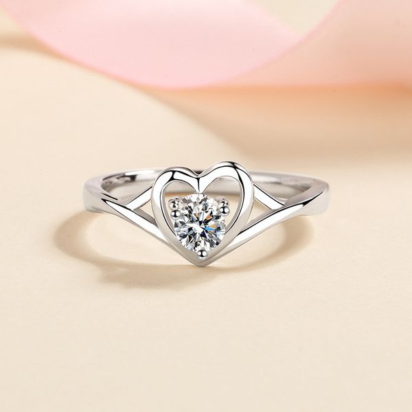 diamond excellent cut d color moissanite romantic wedding ring silver 925, Slivery;golden
diamond excellent cut d color moissanite romantic wedding ring silver 925, Slivery;golden