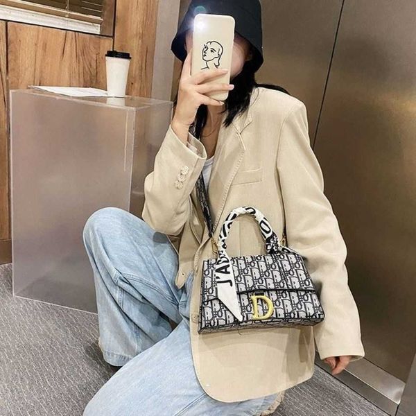 designer luxury bag design hand new ins simple style women's 2021 fashion versatile messenger full of advan women's leather handba, Red;black
designer luxury bag design hand new ins simple style women's 2021 fashion versatile messenger full of advan women's leather handba, Red;black
