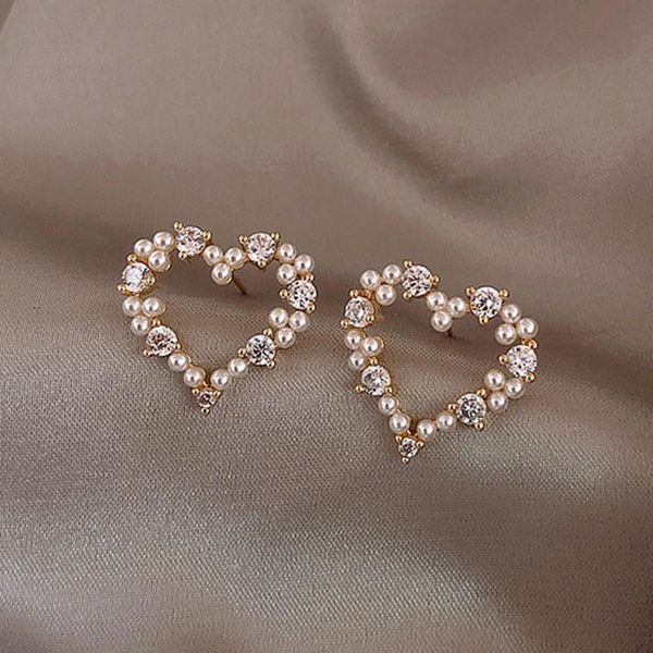 classic pearl earring for ladies korean earrings simple shiny zicron hollow heartfor women students elegant cute jewelry stud, Golden;silver
classic pearl earring for ladies korean earrings simple shiny zicron hollow heartfor women students elegant cute jewelry stud, Golden;silver