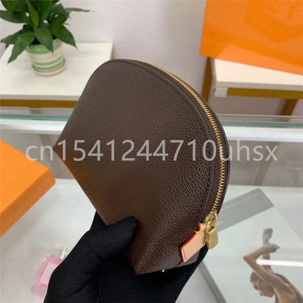 luxury design classic ladies fashion mini shell-shaped cosmetic bag small toiletry bags women's wallet coin purse & cases
luxury design classic ladies fashion mini shell-shaped cosmetic bag small toiletry bags women's wallet coin purse & cases