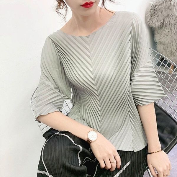 women's knits & tees fashion pleated t-shirt half sleeved all-match summer runway ladies loose casual work shirt, White
women's knits & tees fashion pleated t-shirt half sleeved all-match summer runway ladies loose casual work shirt, White
