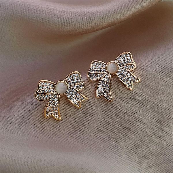dangle chandelier romantic bowknot women stud earrings full paved crystal zircon opal delicate girl accessories fashion jewelry 2021, Silver
dangle chandelier romantic bowknot women stud earrings full paved crystal zircon opal delicate girl accessories fashion jewelry 2021, Silver